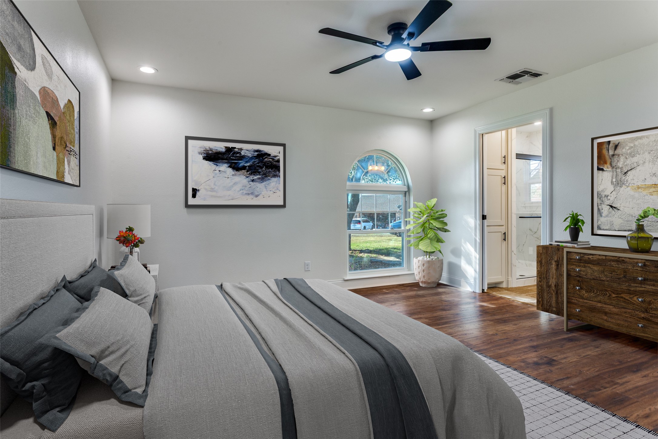 1024 W Apache Trail Granbury TX 76048