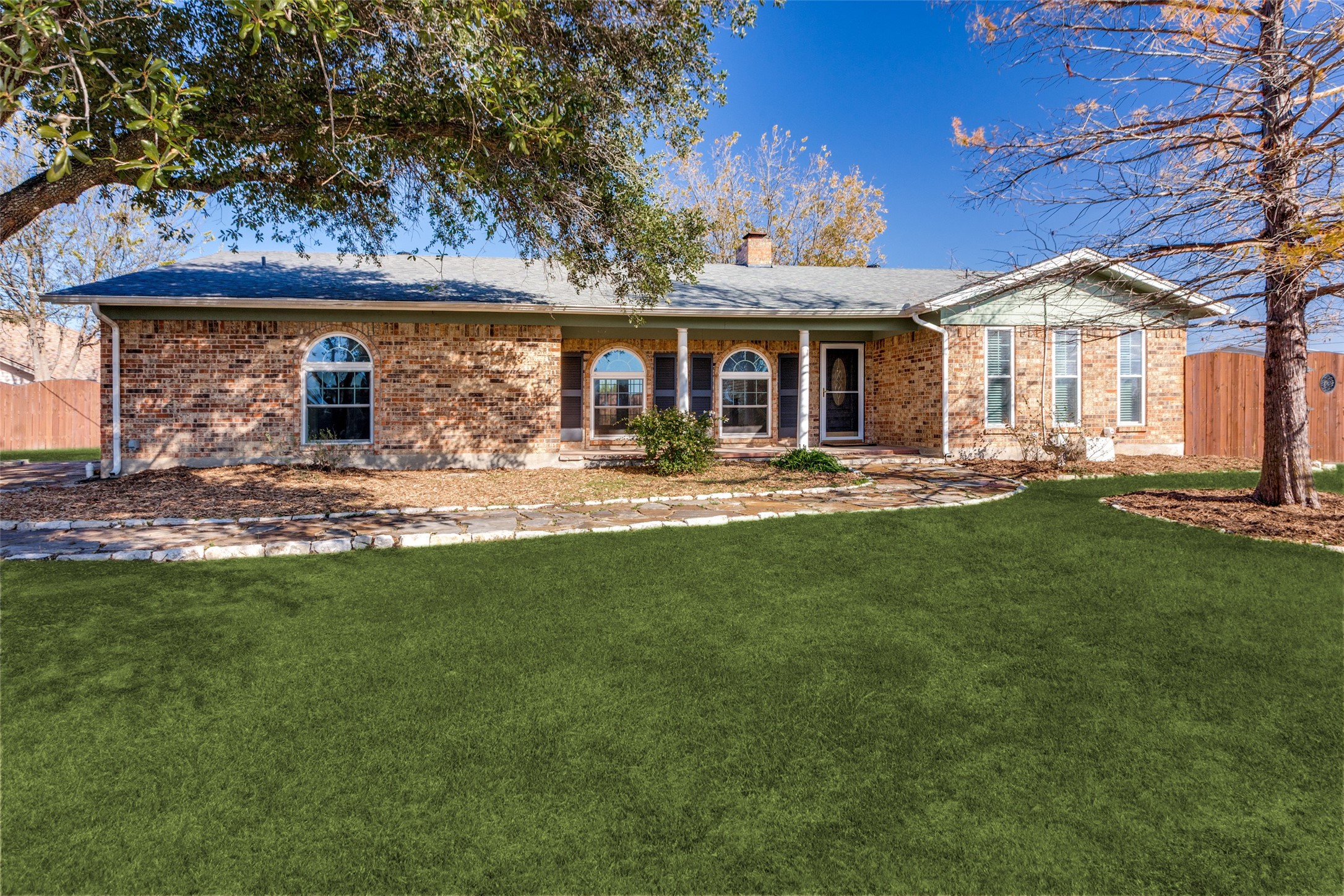 1024 W Apache Trail Granbury TX 76048