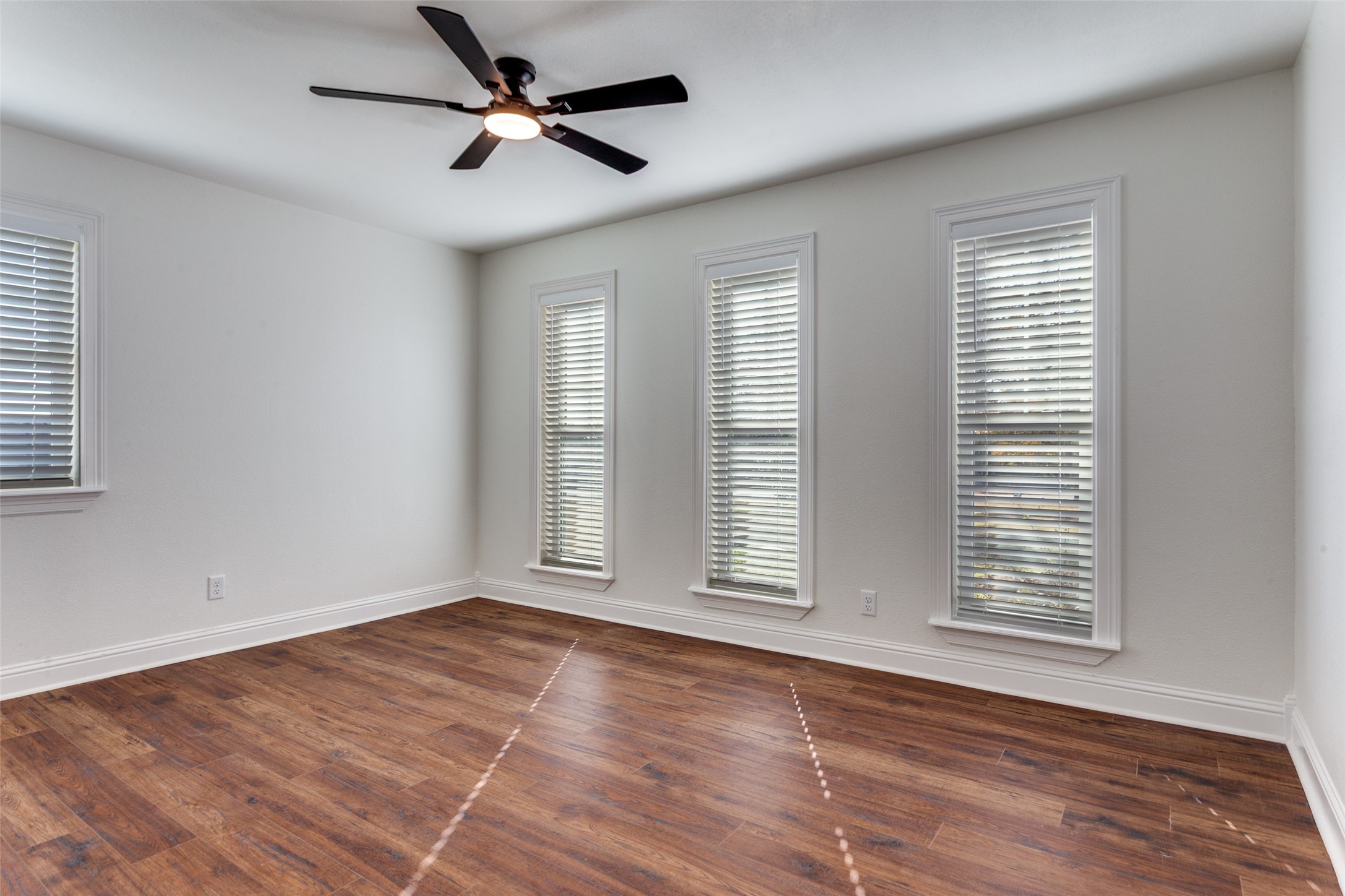1024 W Apache Trail Granbury TX 76048