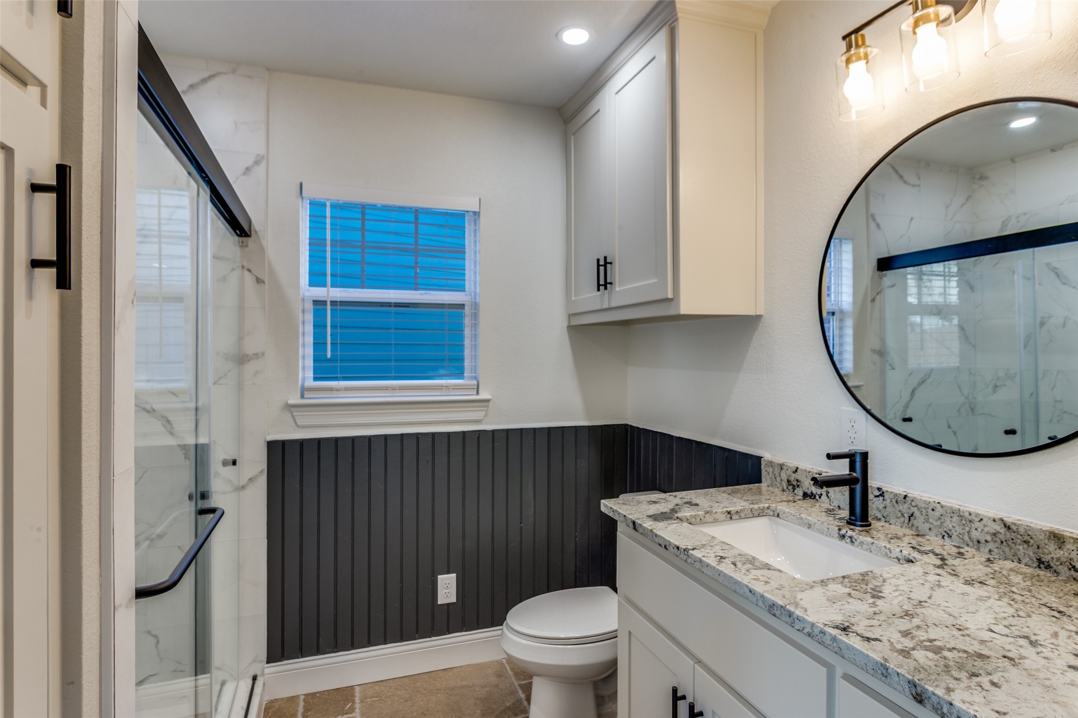 1024 W Apache Trail Granbury TX 76048