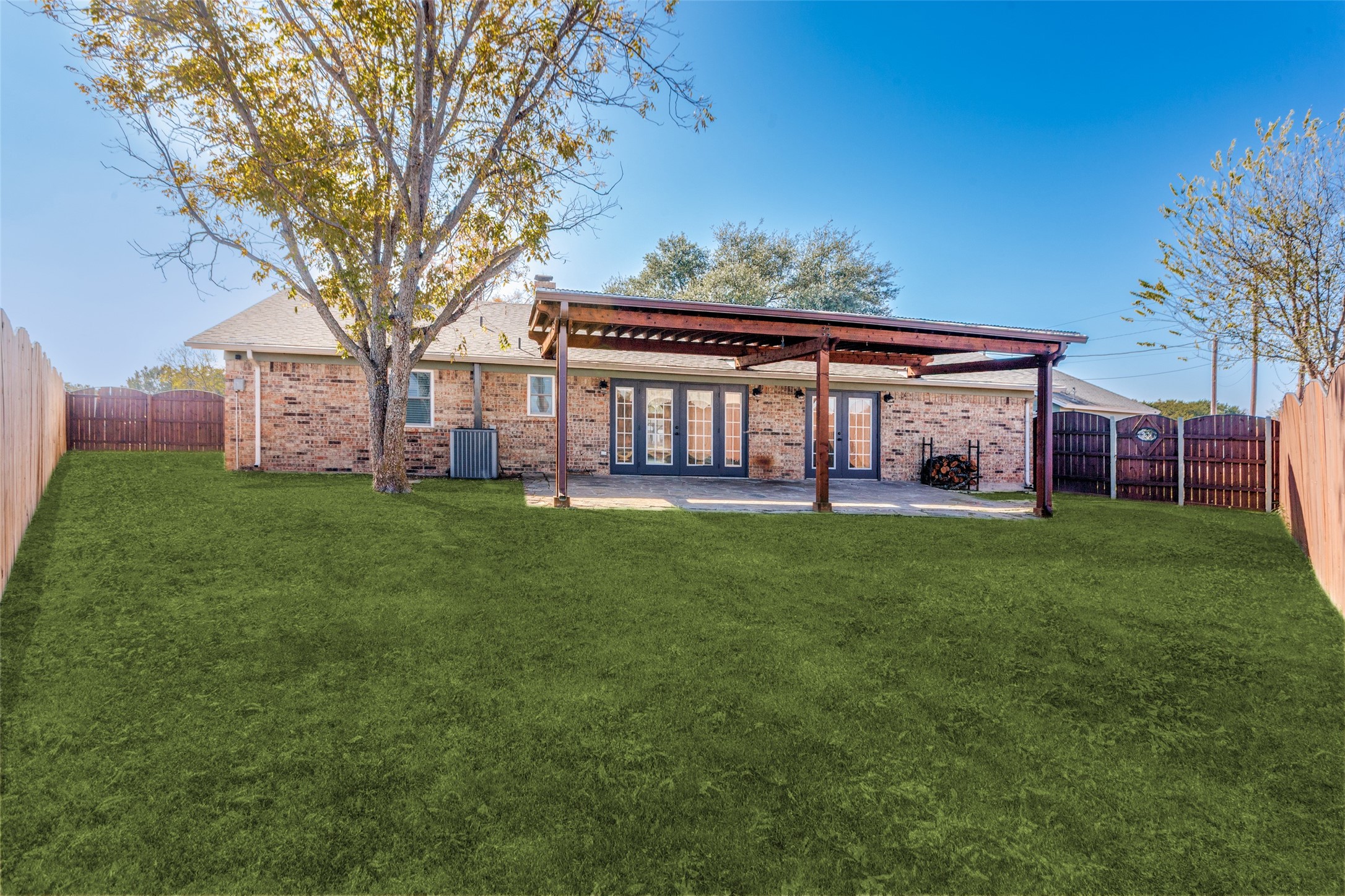 1024 W Apache Trail Granbury TX 76048