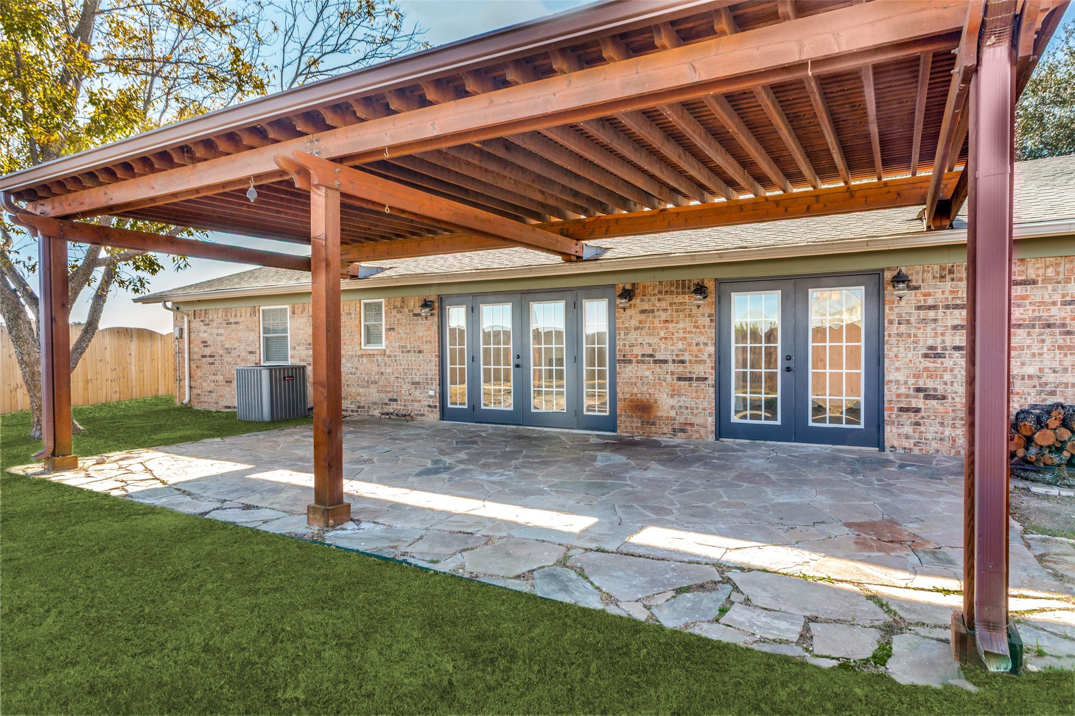 1024 W Apache Trail Granbury TX 76048