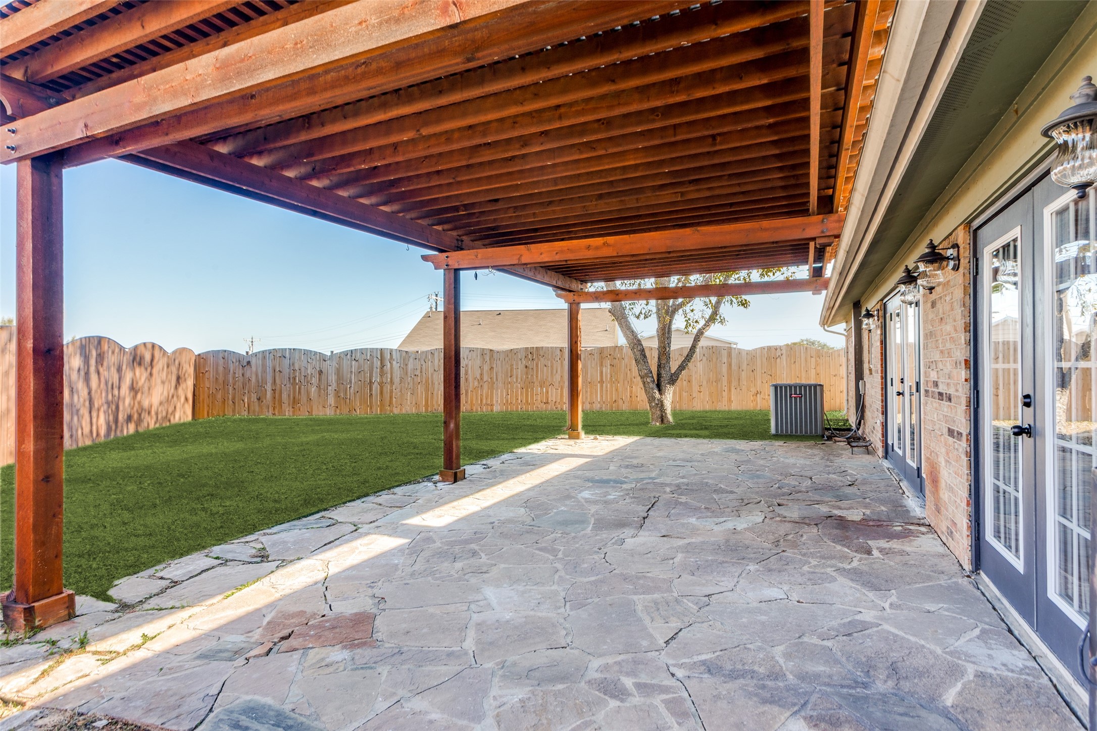 1024 W Apache Trail Granbury TX 76048