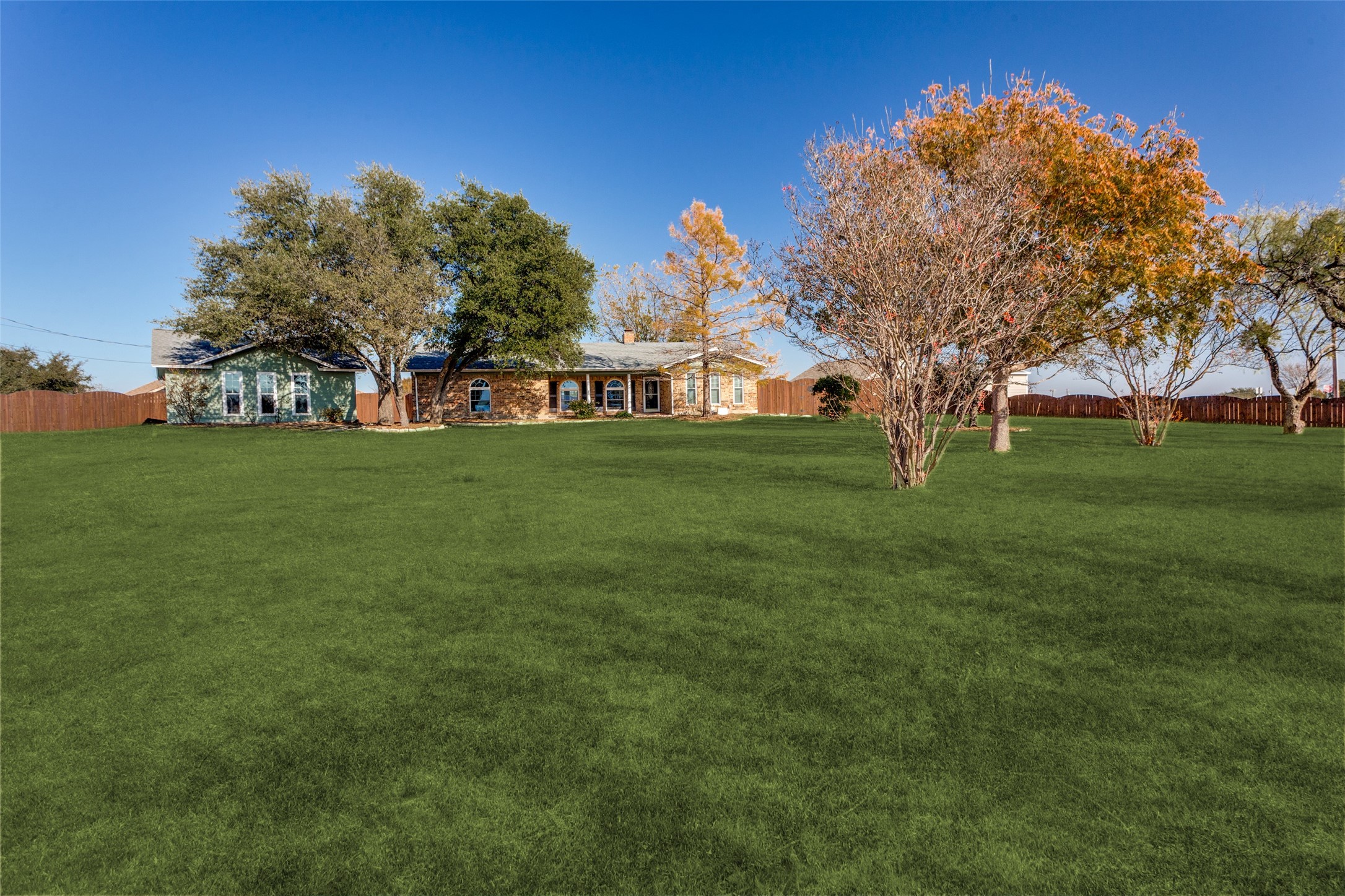 1024 W Apache Trail Granbury TX 76048