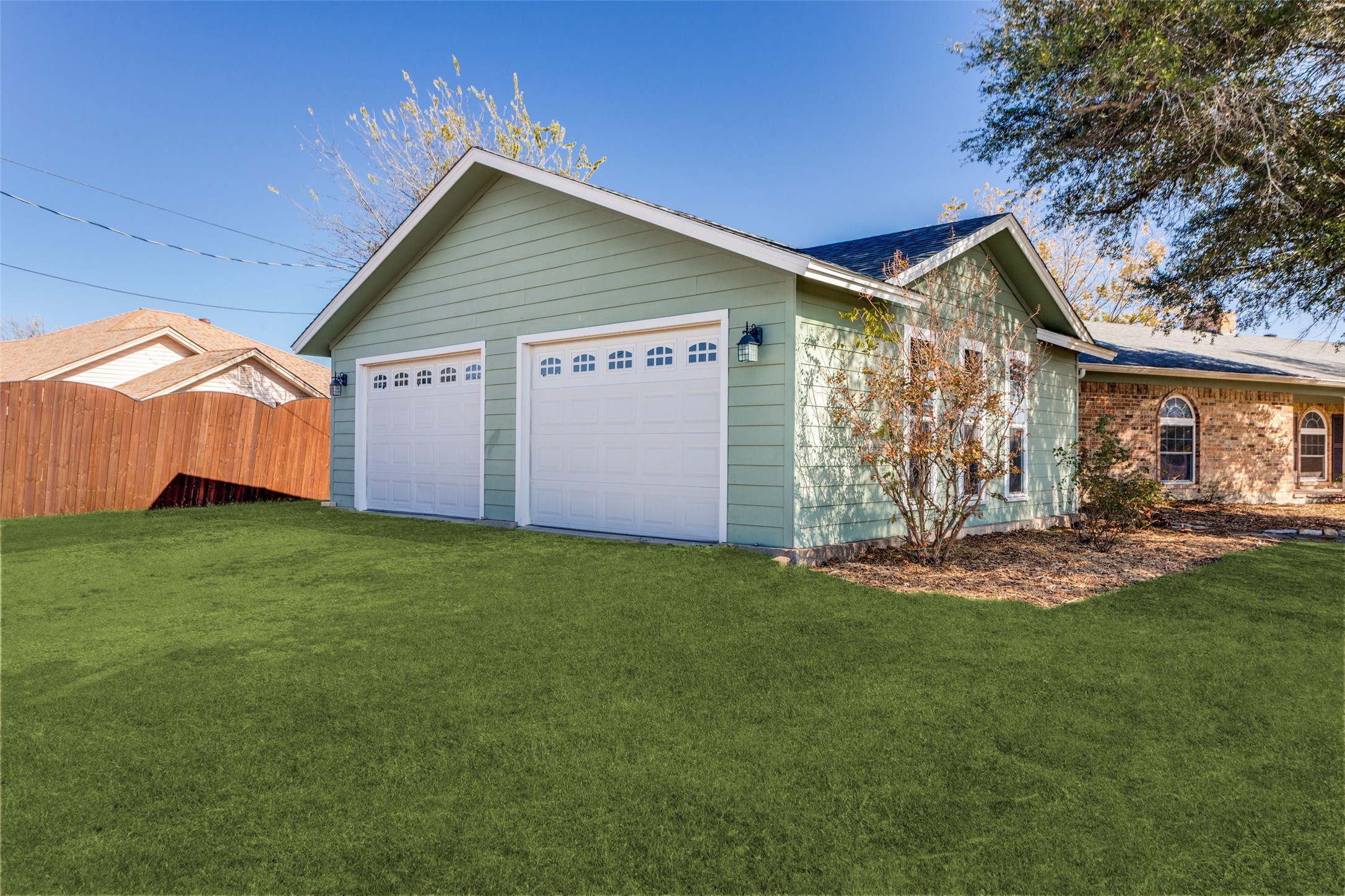 1024 W Apache Trail Granbury TX 76048