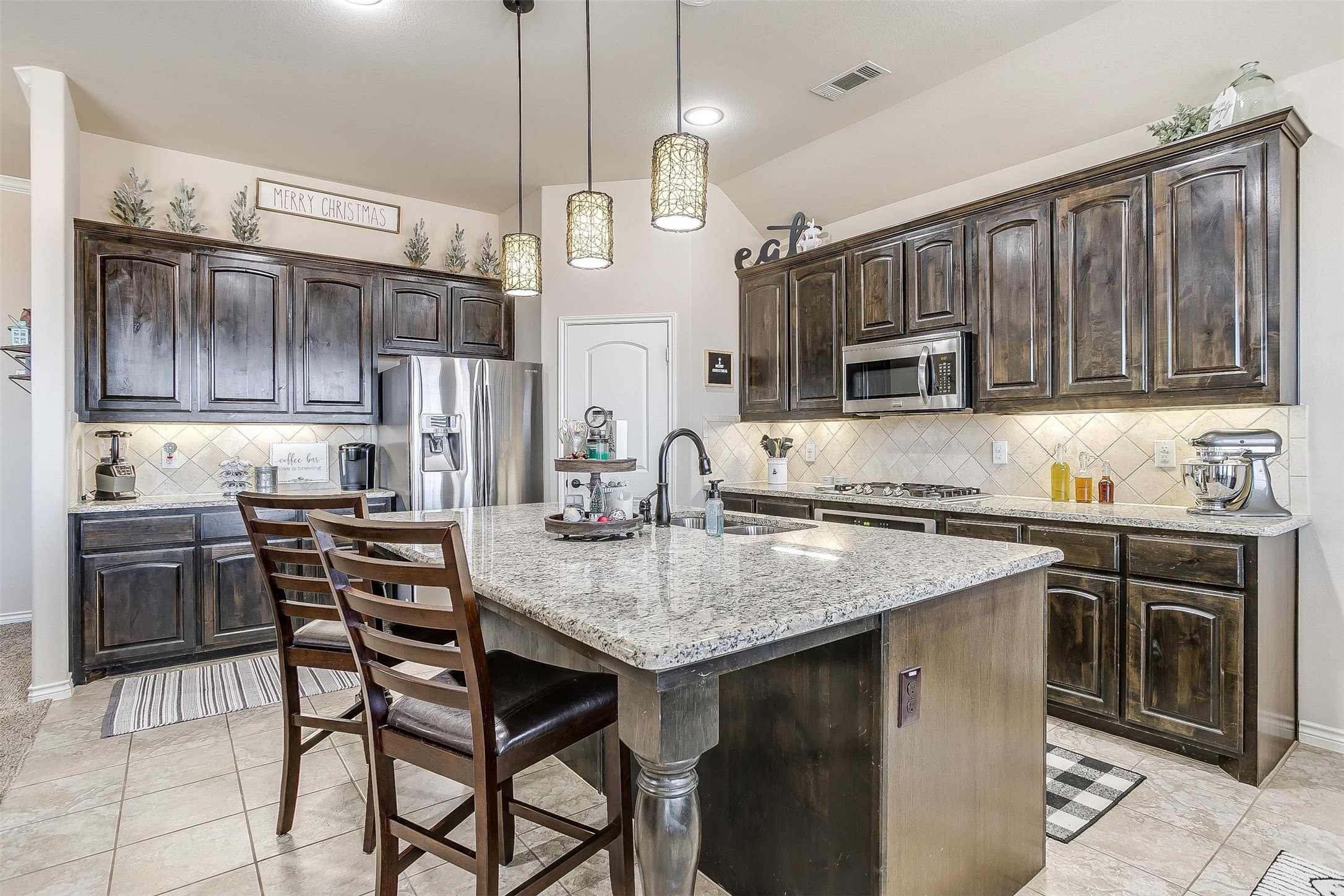 637 Peach Lane Burleson TX 76028