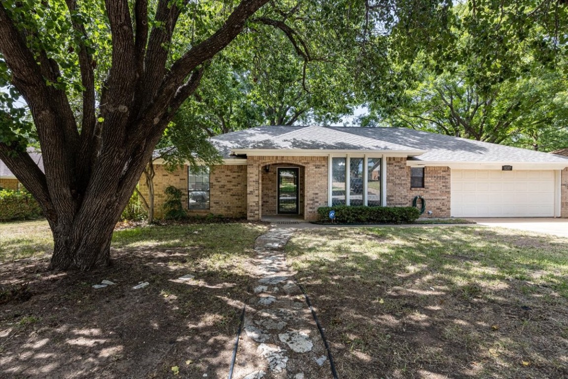 1207 4th Street Granbury TX 76048