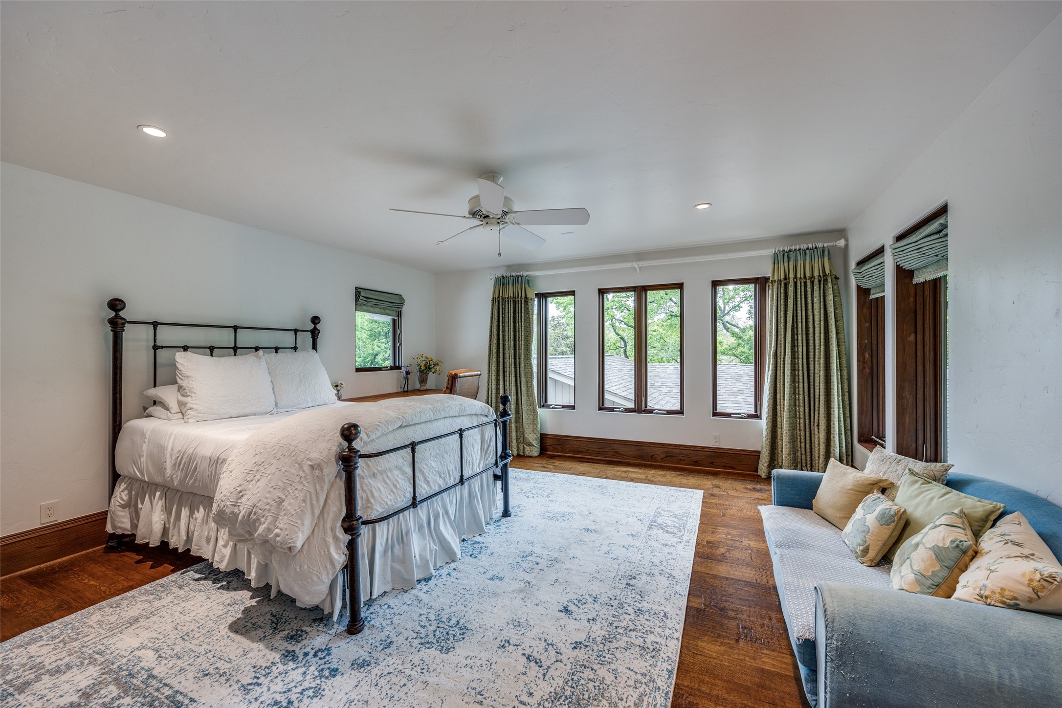 6812 Midcrest Drive Dallas TX 75254