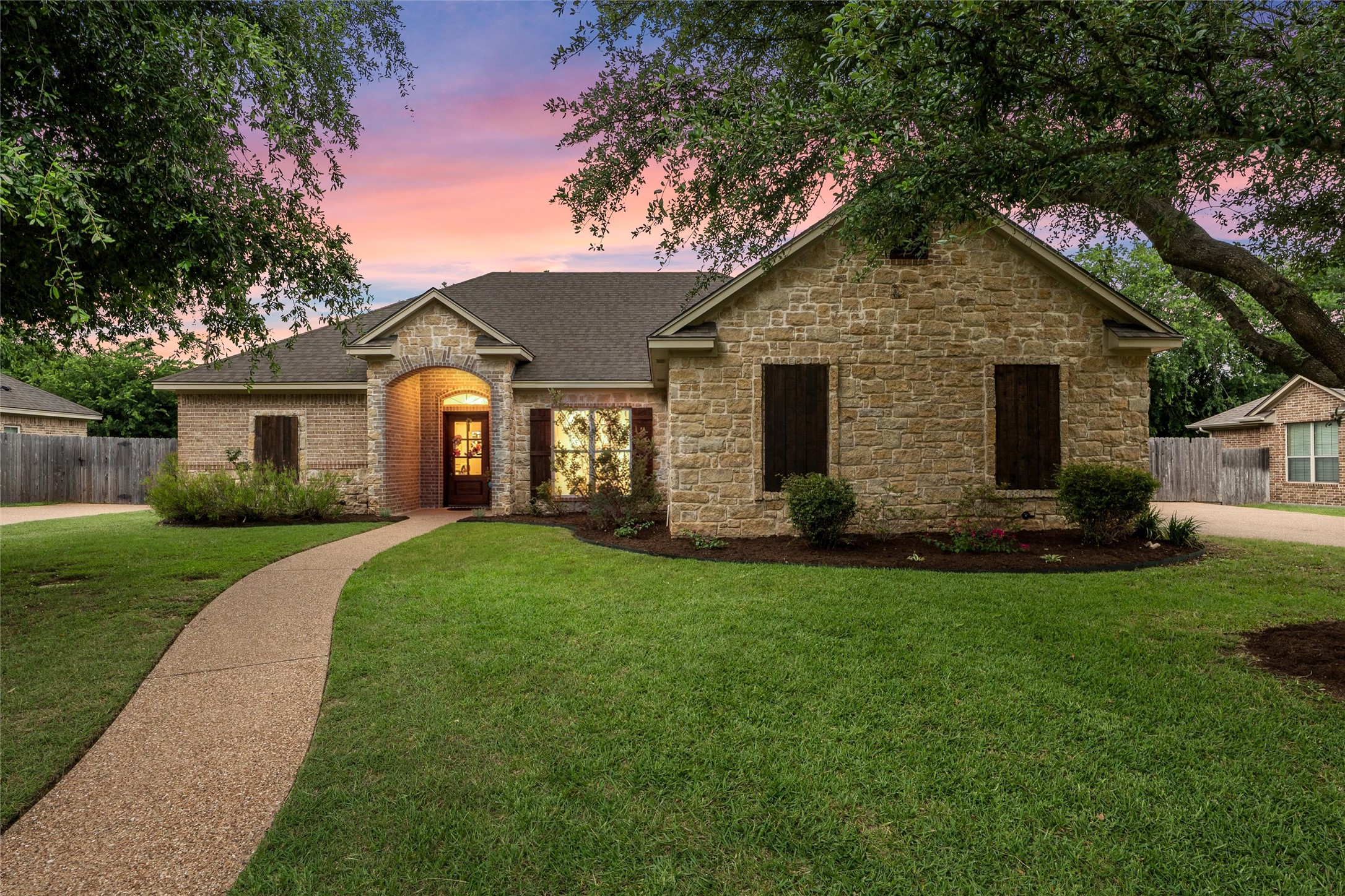 513 Kings Row Woodway TX 76712