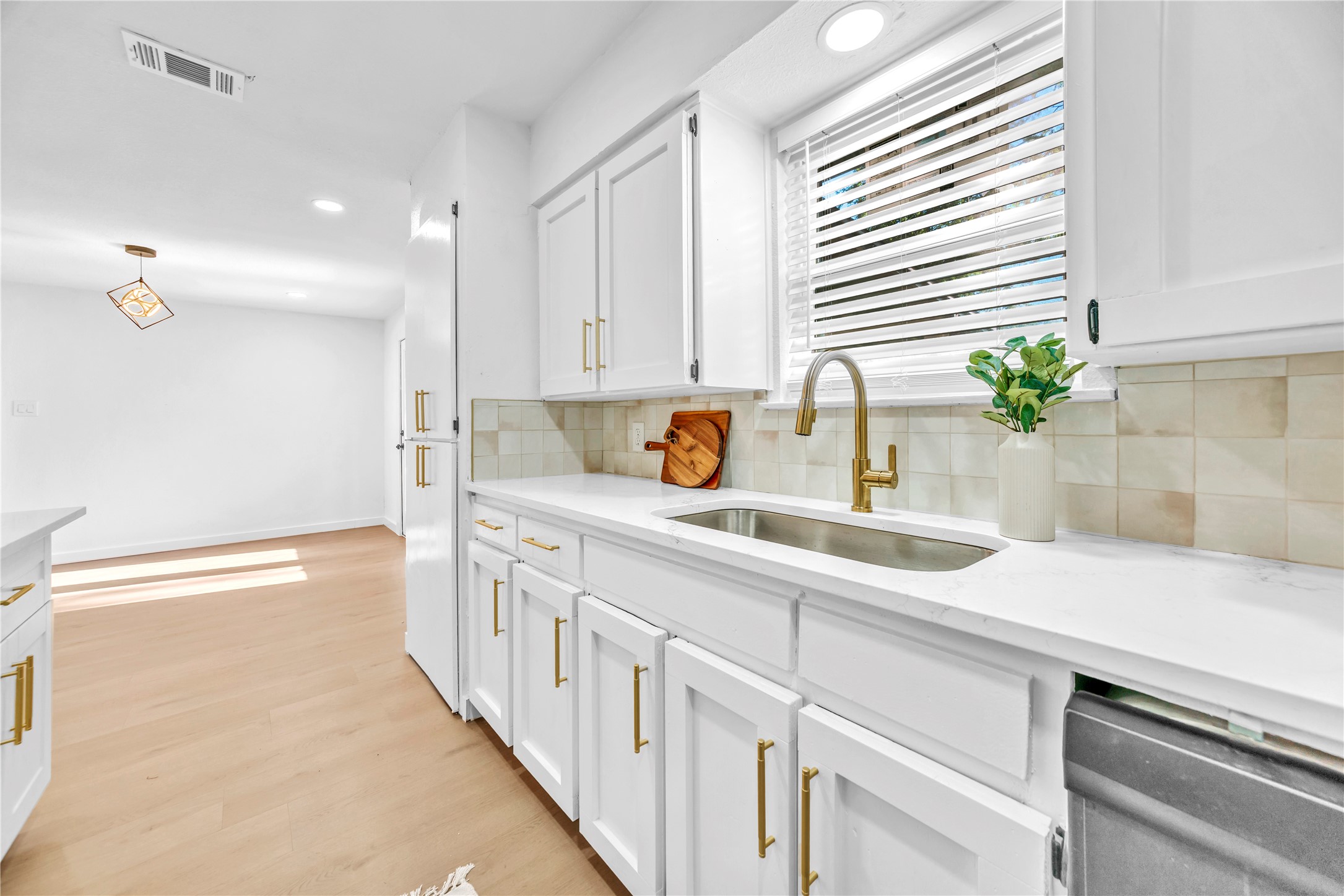 808 Hillcrest Drive Arlington TX 76010