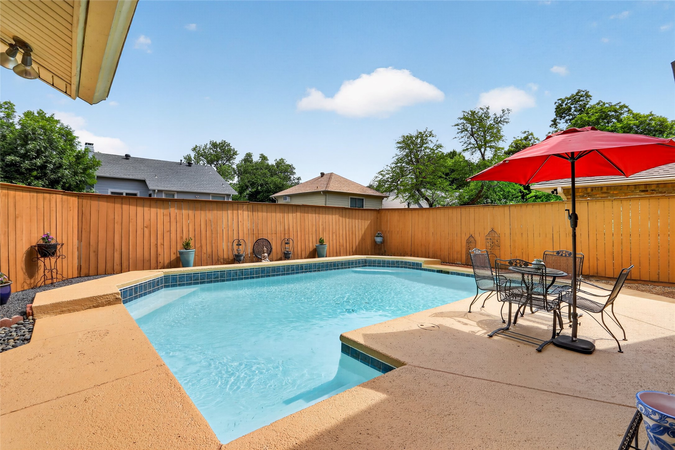 8261 Club Meadows Drive Dallas TX 75243
