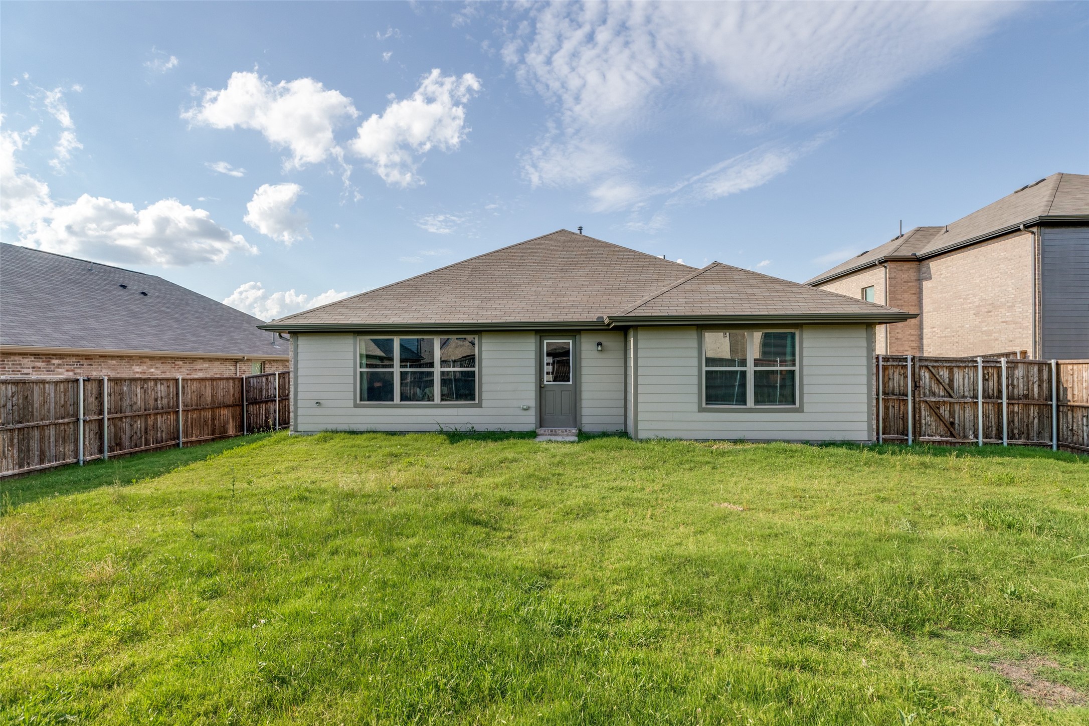 553 Meadow Run Drive Van Alstyne TX 75495