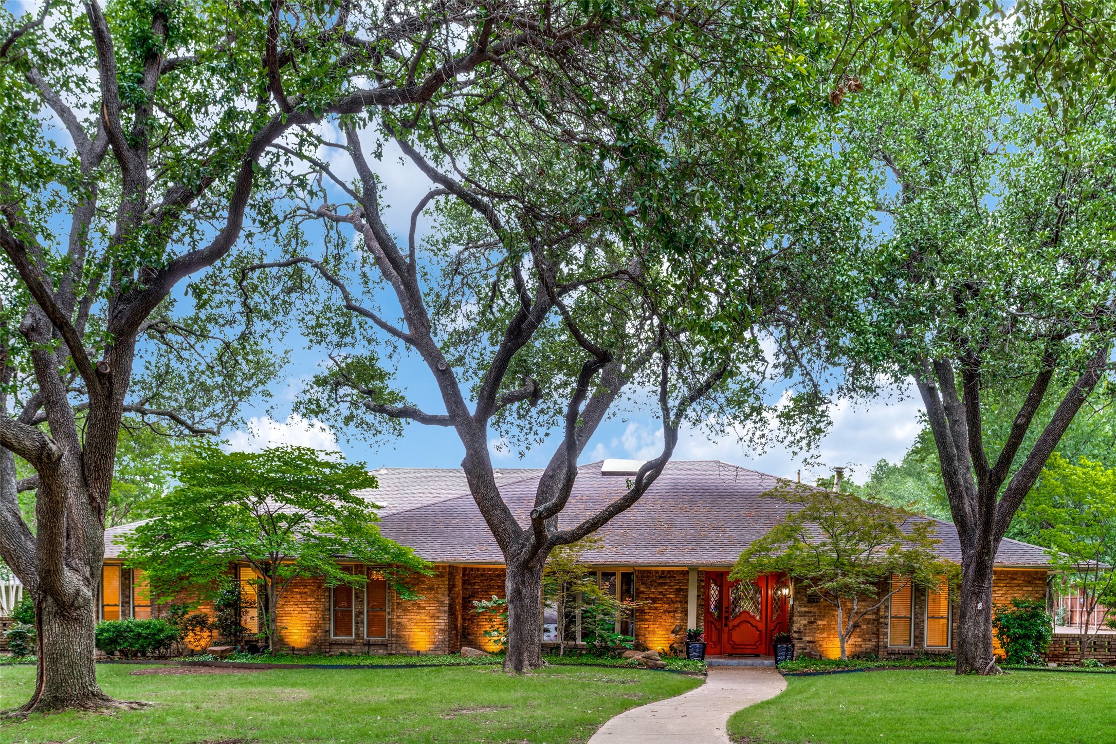 3939 Courtshire Drive Dallas TX 75229