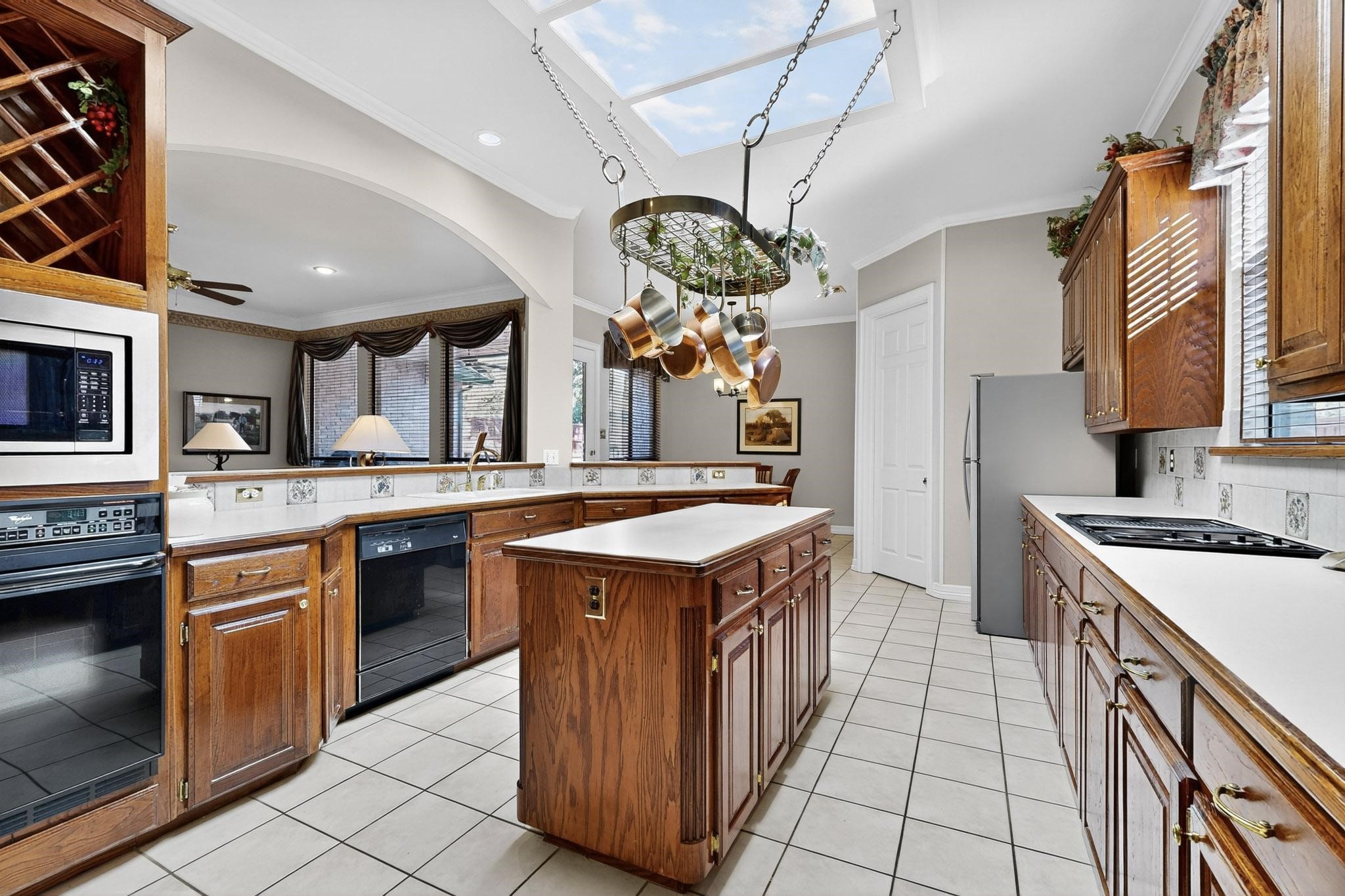 2115 Royal Dominion Court Arlington TX 76006