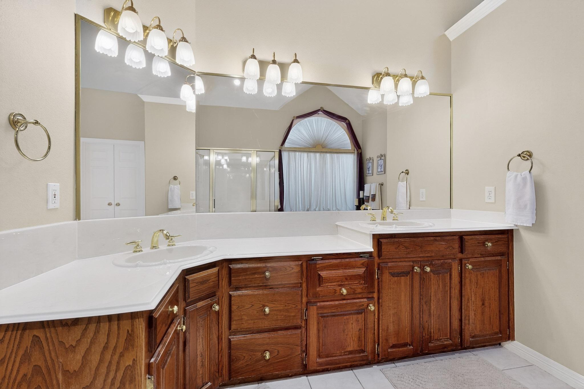 2115 Royal Dominion Court Arlington TX 76006