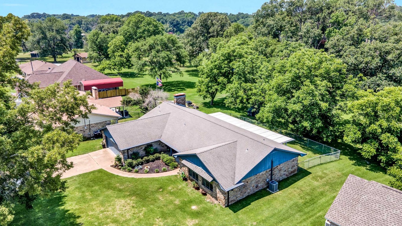 2098 Royal Drive W Chandler TX 75758