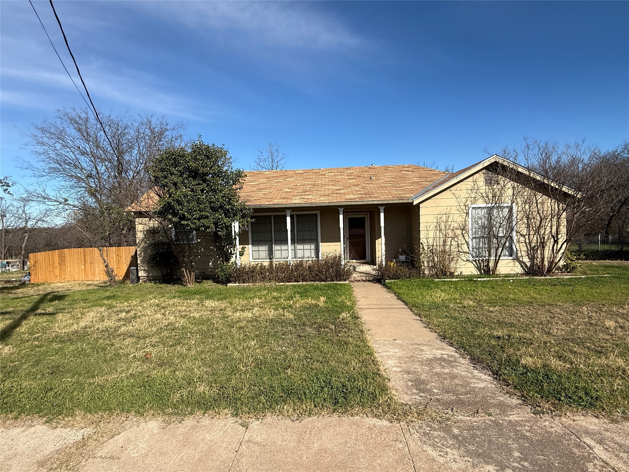 609 E Henry Hamilton TX 76531