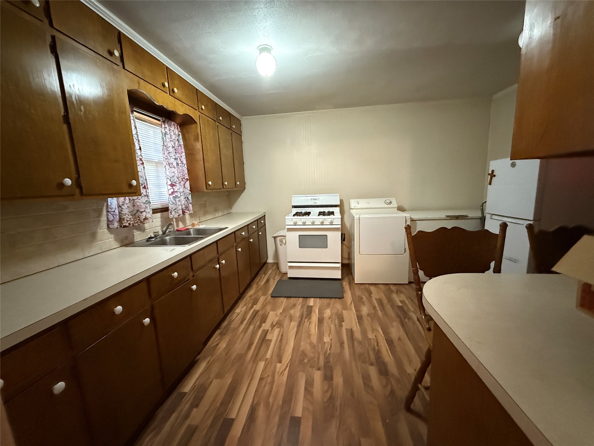 609 E Henry Hamilton TX 76531