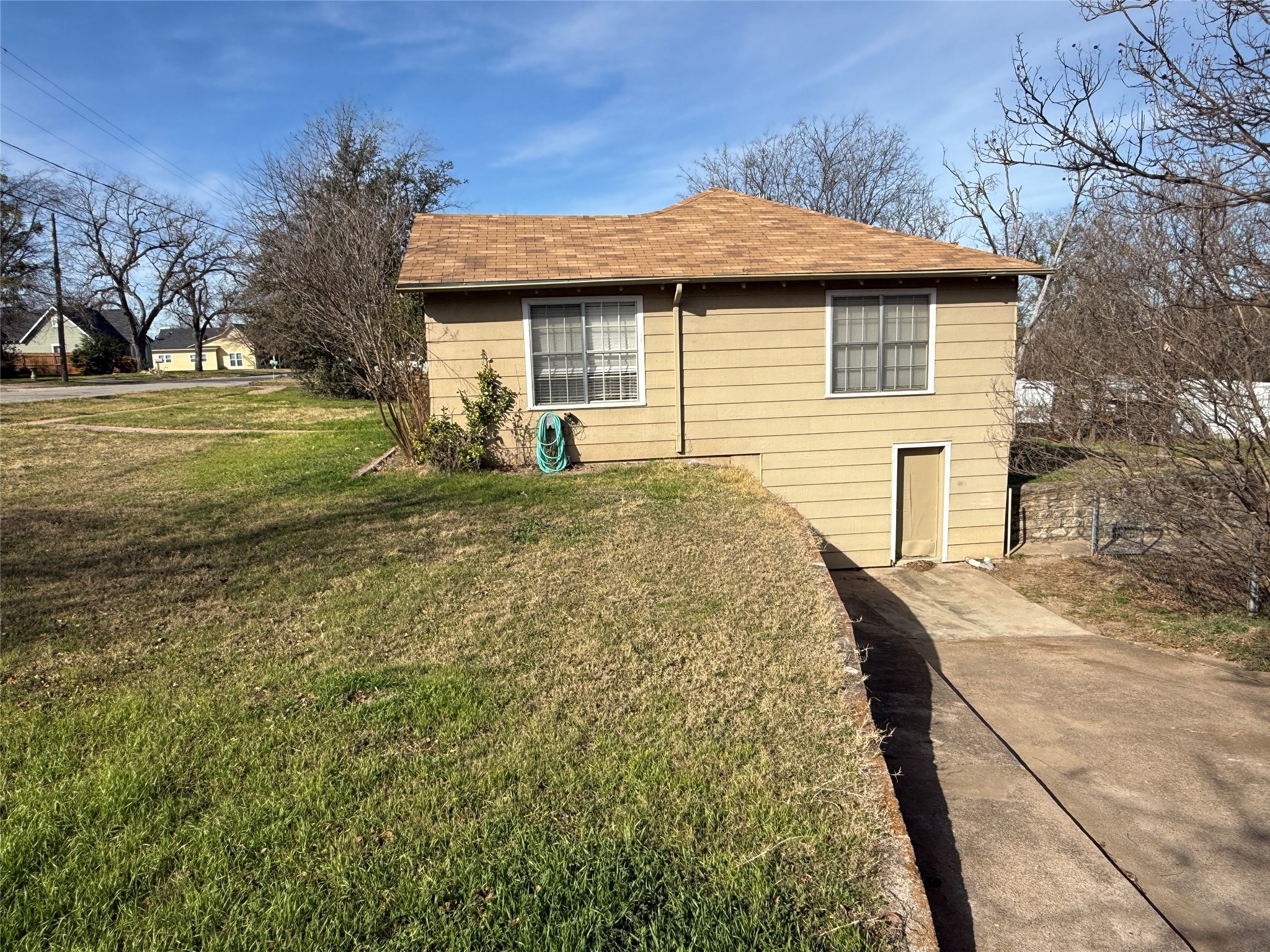 609 E Henry Hamilton TX 76531
