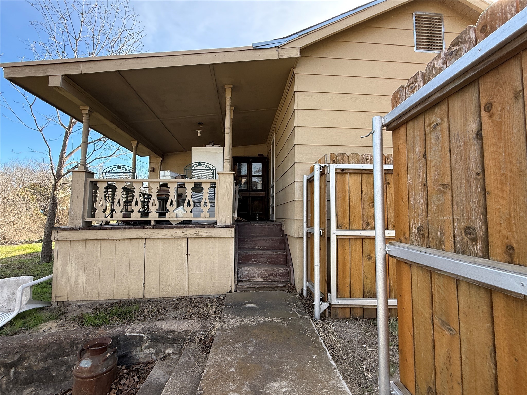 609 E Henry Hamilton TX 76531