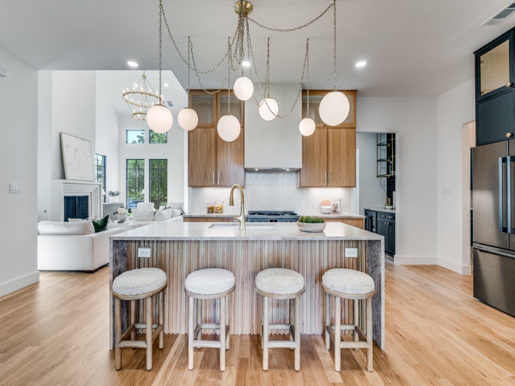 10641 Larchfield Lane Dallas TX 75238