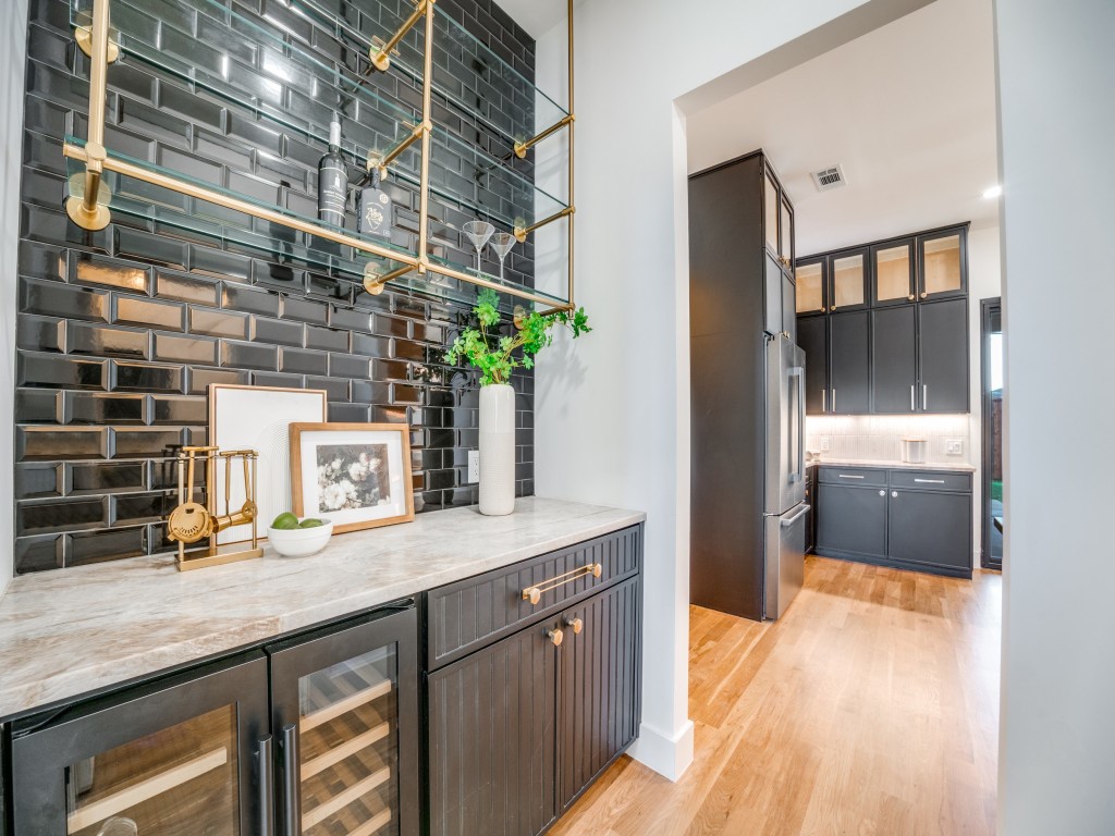 10641 Larchfield Lane Dallas TX 75238