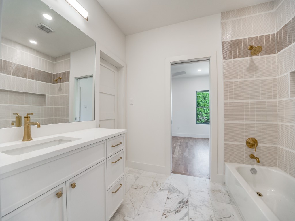 10641 Larchfield Lane Dallas TX 75238