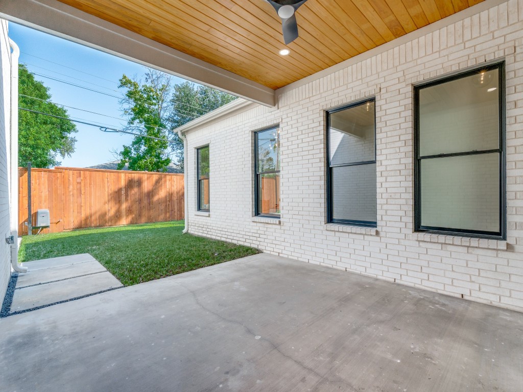 10641 Larchfield Lane Dallas TX 75238