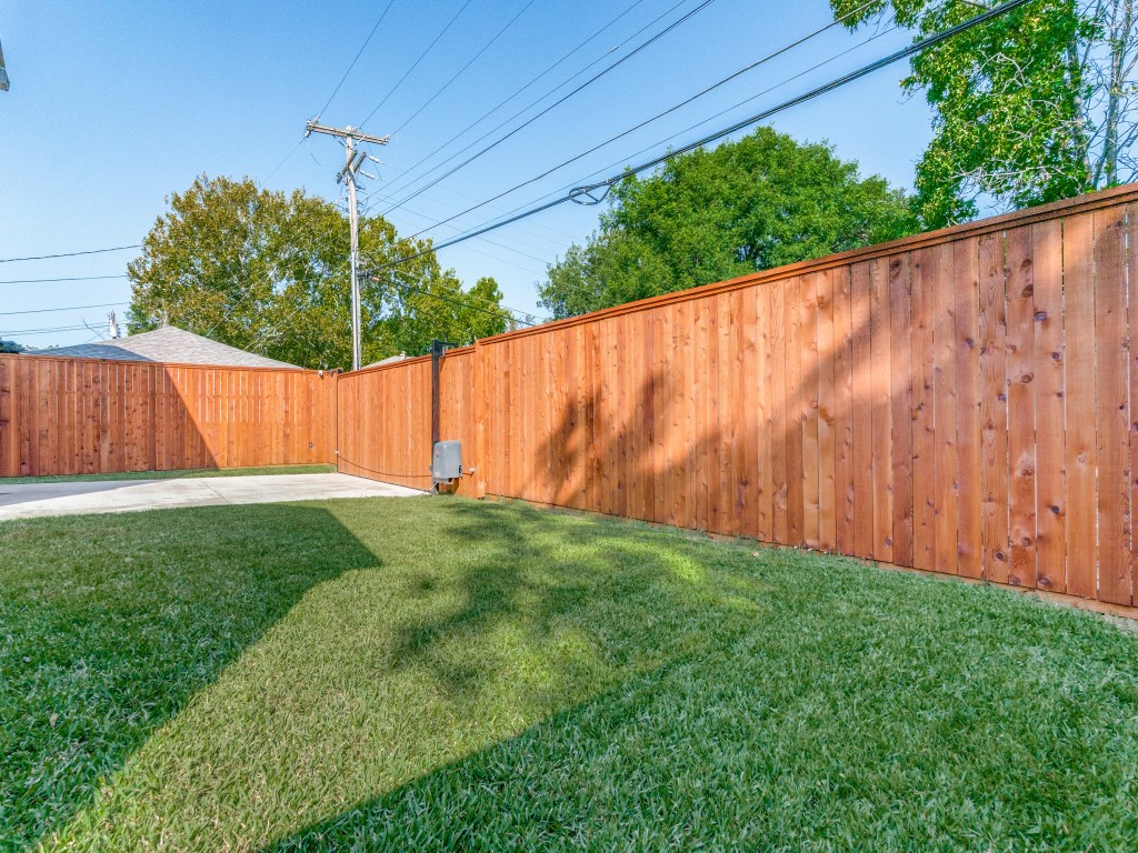 10641 Larchfield Lane Dallas TX 75238