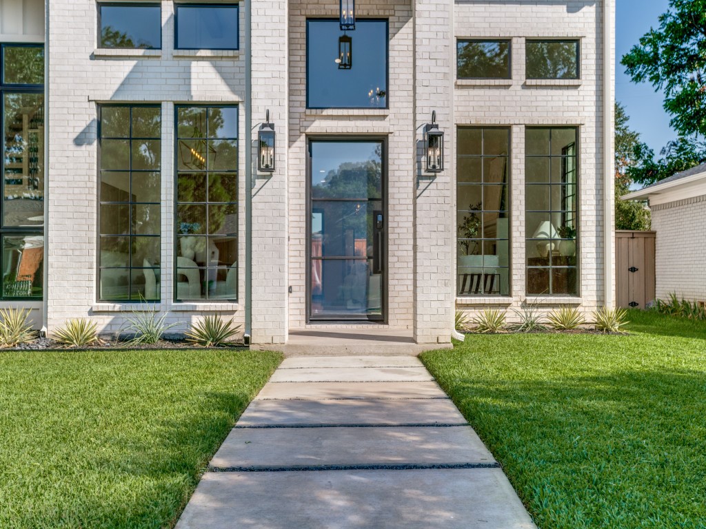 10641 Larchfield Lane Dallas TX 75238