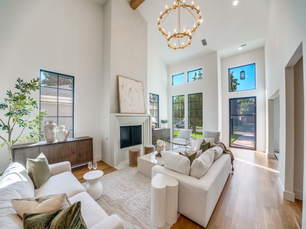 10641 Larchfield Lane Dallas TX 75238