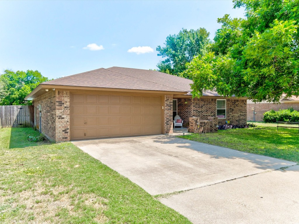 1013 Meadowlark Lane Granbury TX 76048