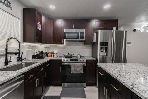 718 Helena Street Dallas TX 75217