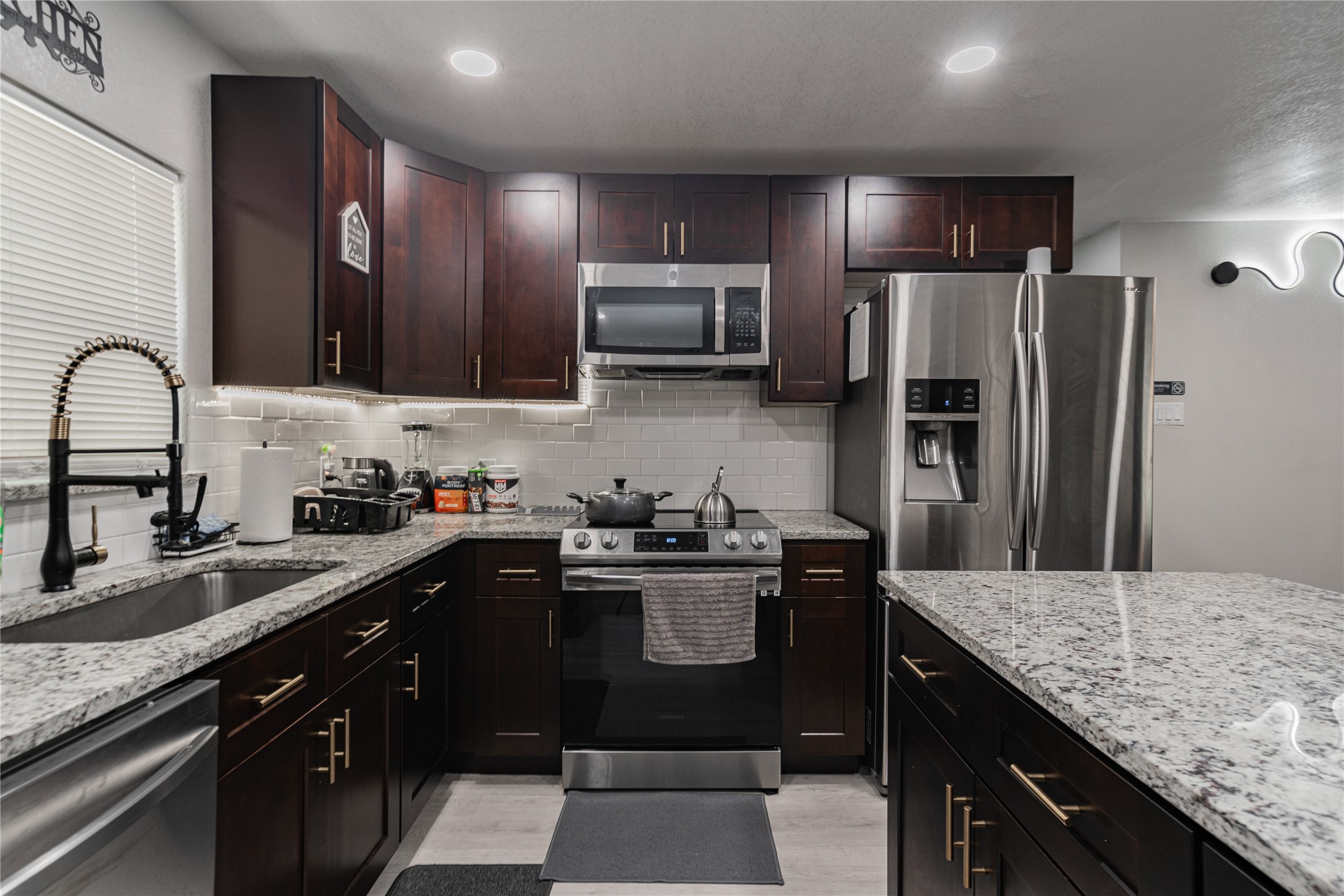 718 Helena Street Dallas TX 75217