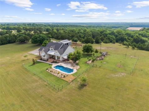 818 County Road 4602 Trenton TX 75490