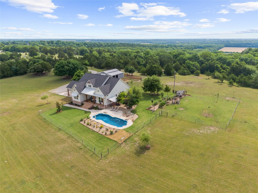 818 County Road 4602 Trenton TX 75490