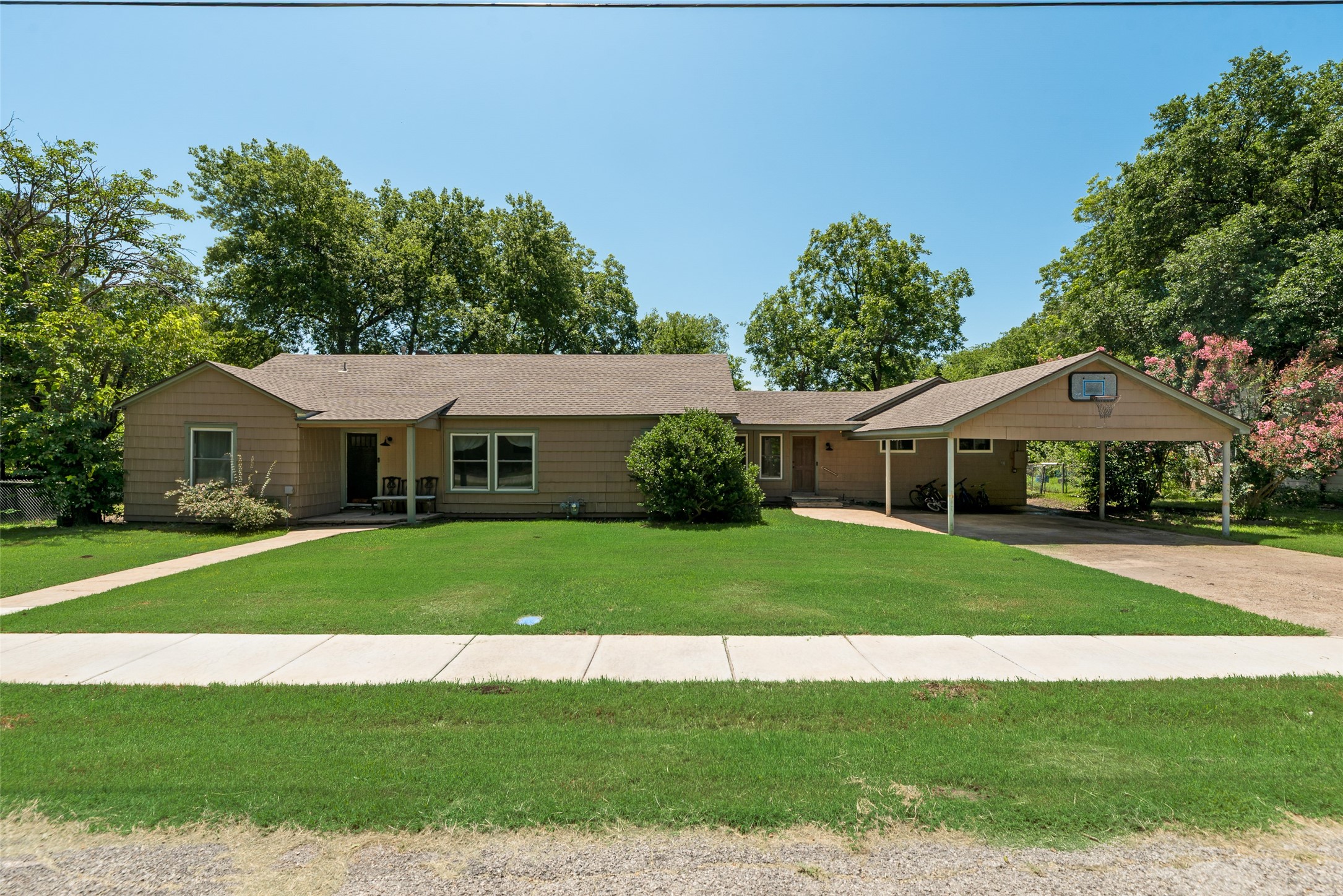 206 E Park Italy TX 76651