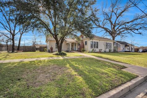 901 W Knox Street Ennis TX 75119
