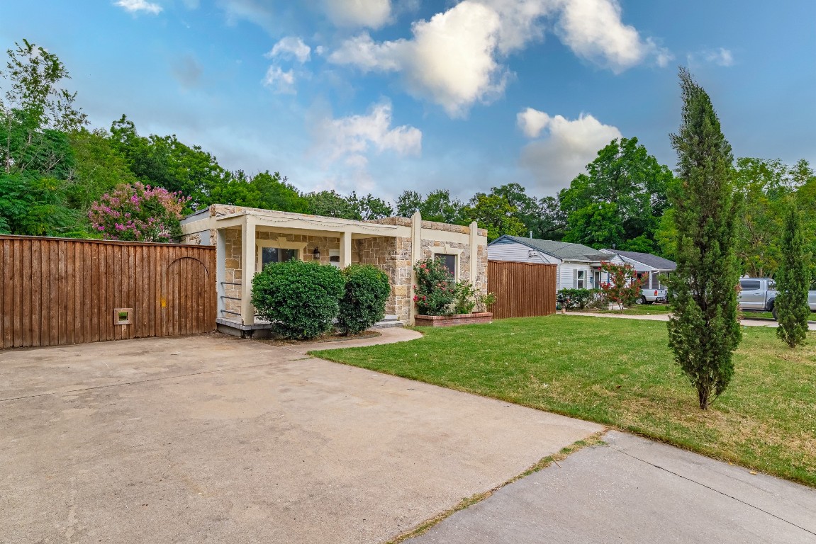 312 Clark Street Irving TX 75060