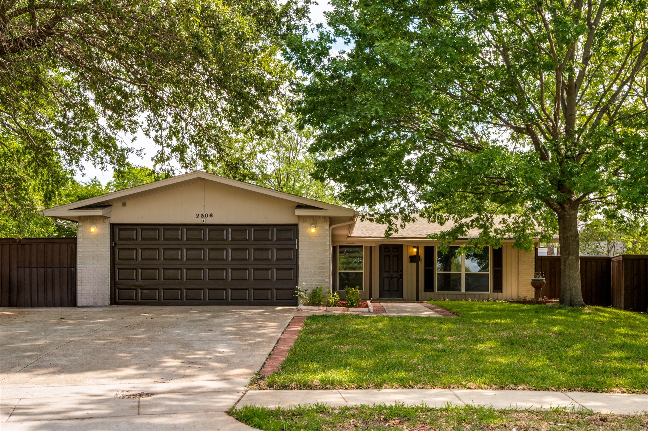 2306 Lakeland Place Carrollton TX 75006
