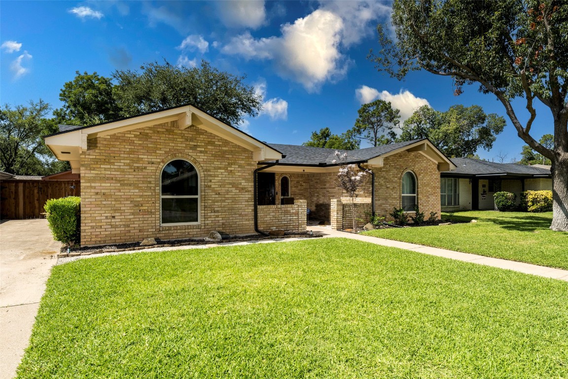 1616 Lexington Place Bedford TX 76022
