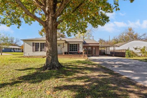 220 SE Tarrant Avenue Burleson TX 76028