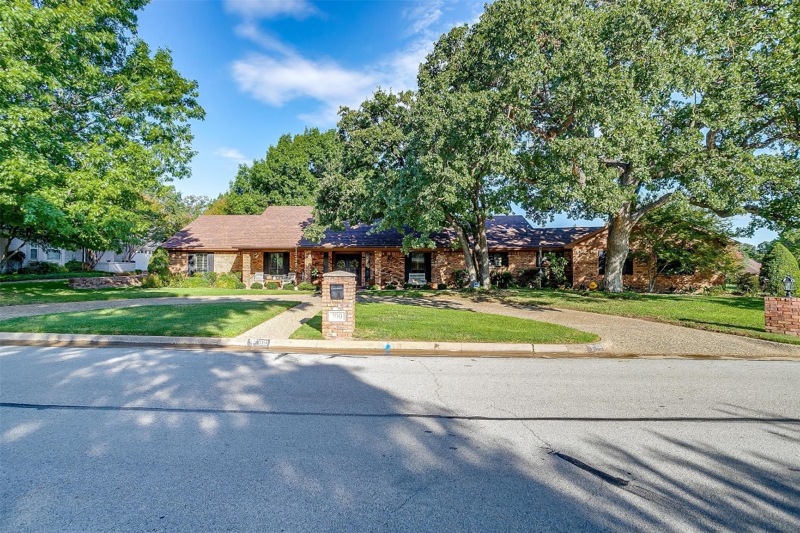100 Meandering Lane Burleson TX 76028