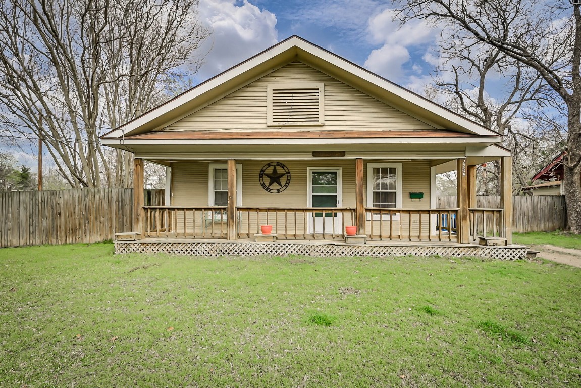 2208 W 5th Avenue Corsicana TX 75110
