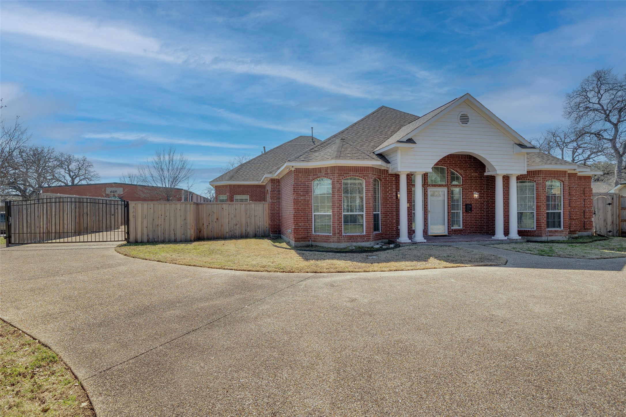 840 W Pioneer Drive Irving TX 75061