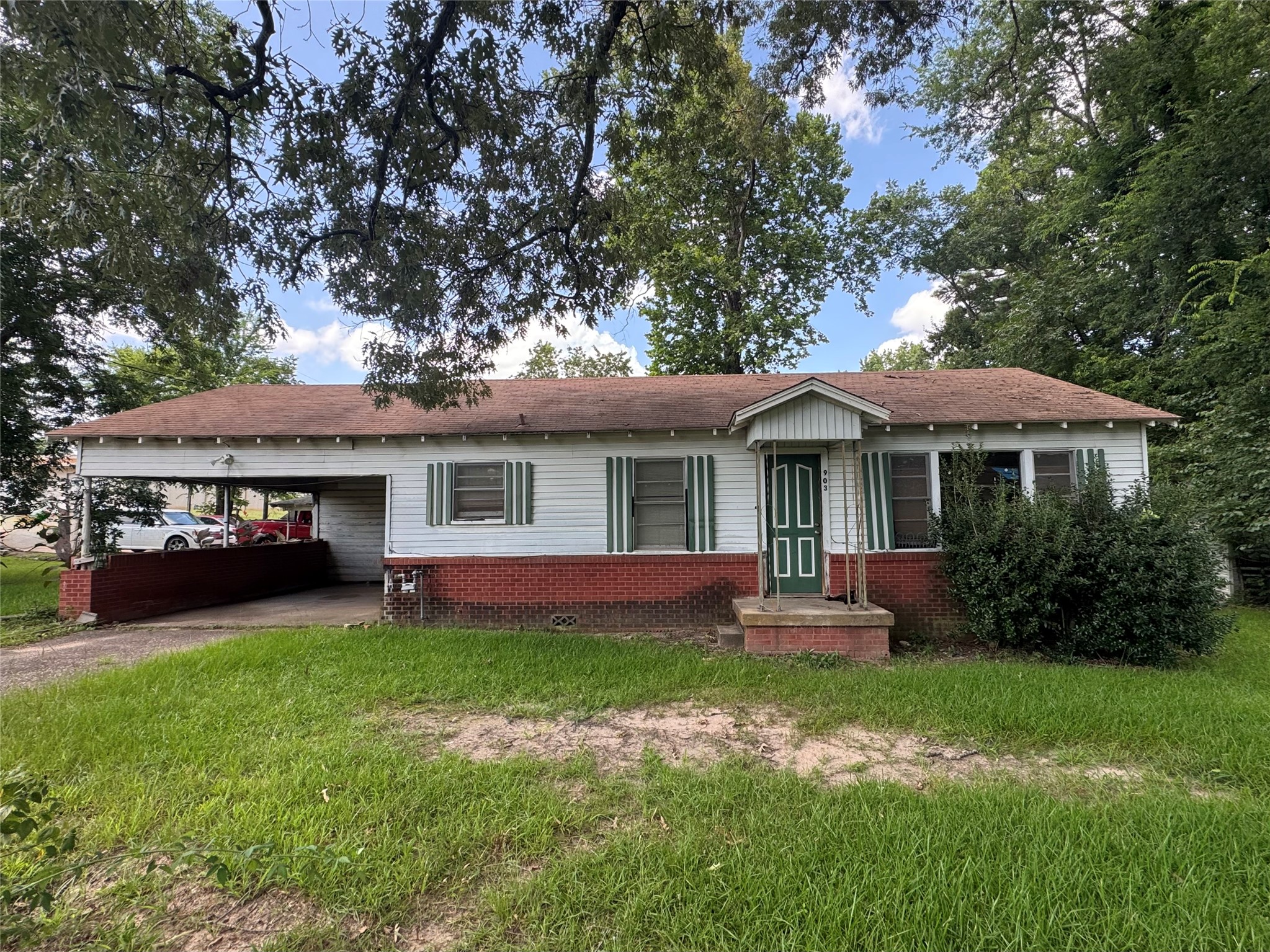 903 E Mary Avenue Gladewater TX 75647