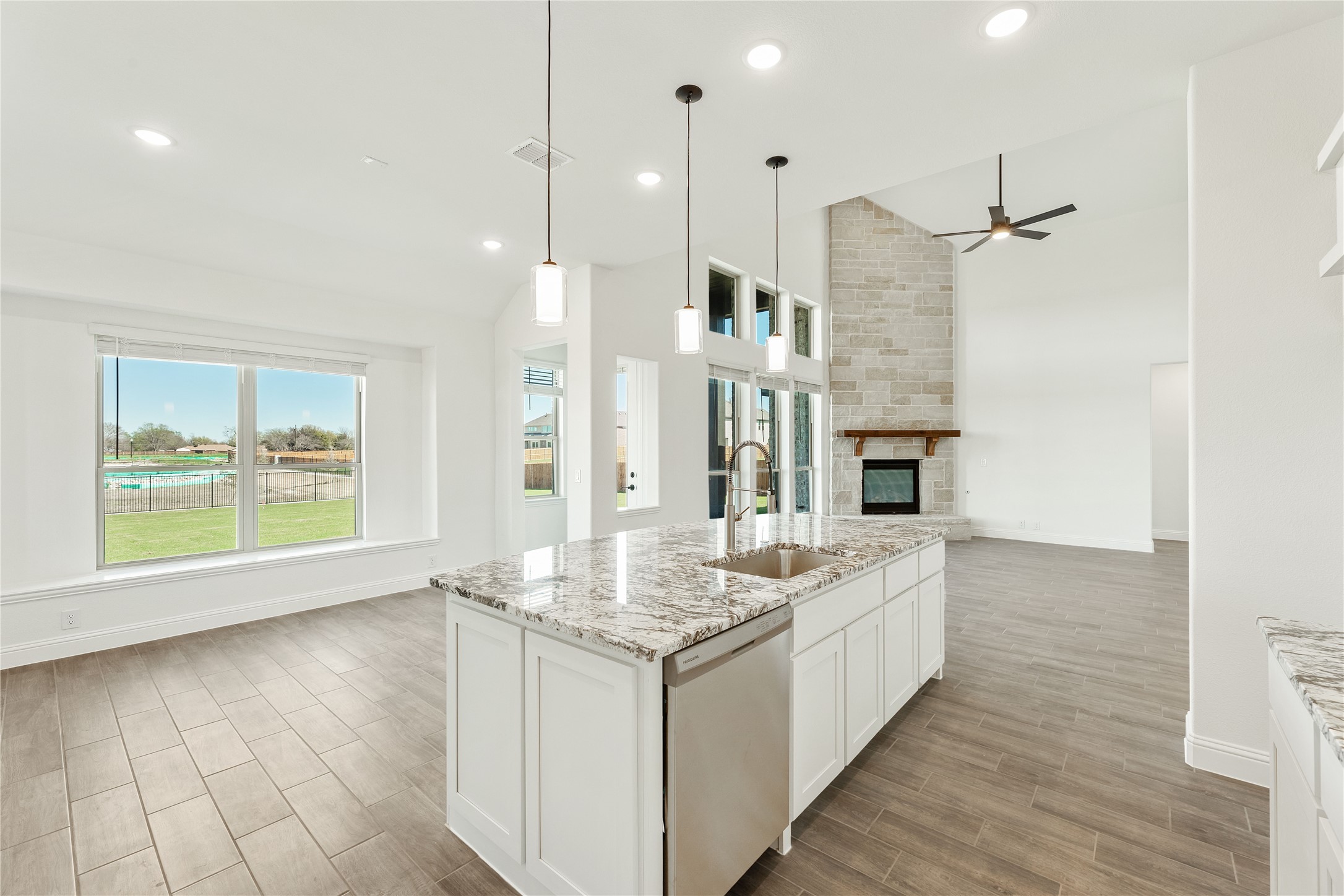 546 Hearthstone Boulevard Red Oak TX 75154