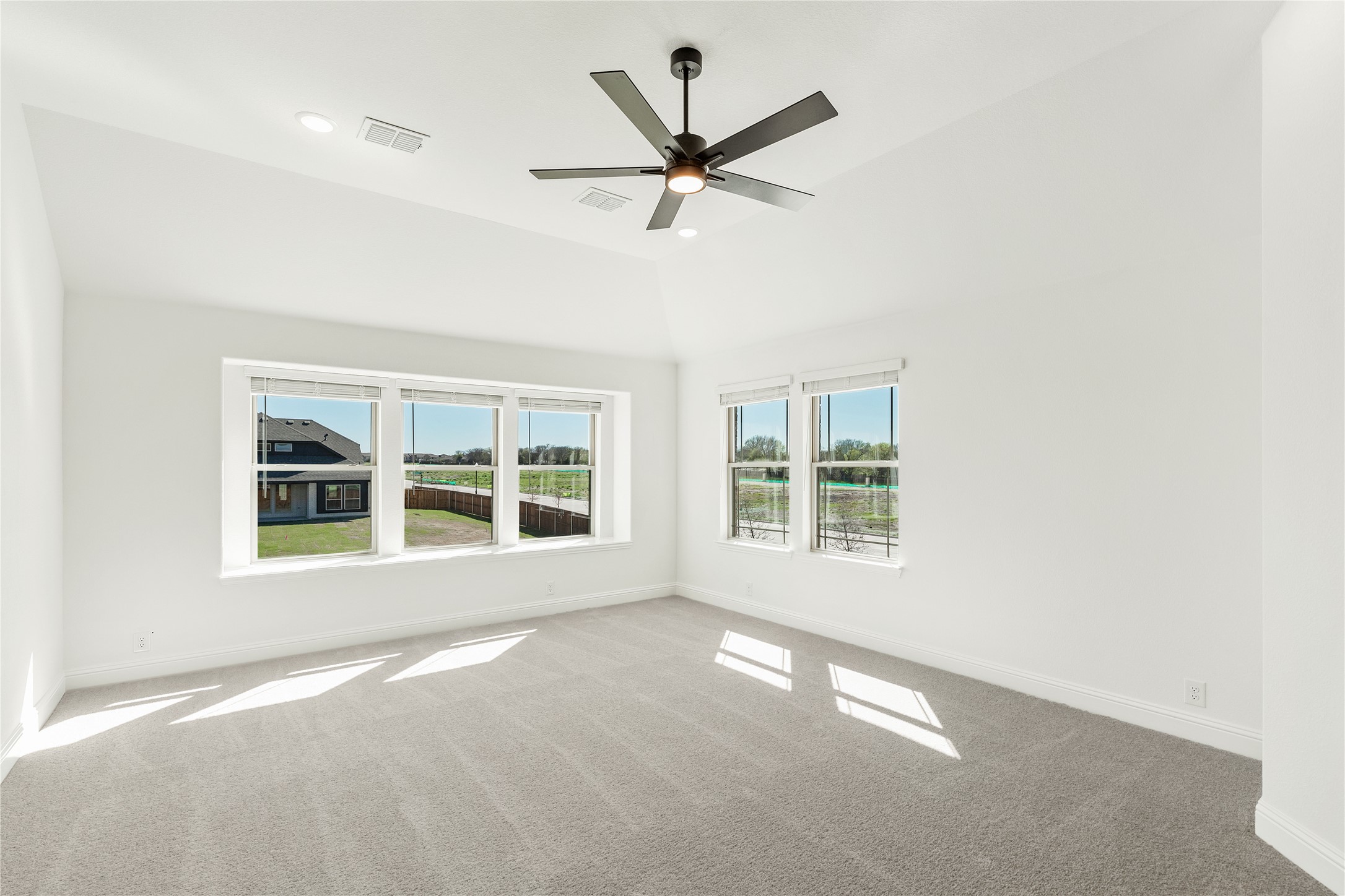 546 Hearthstone Boulevard Red Oak TX 75154