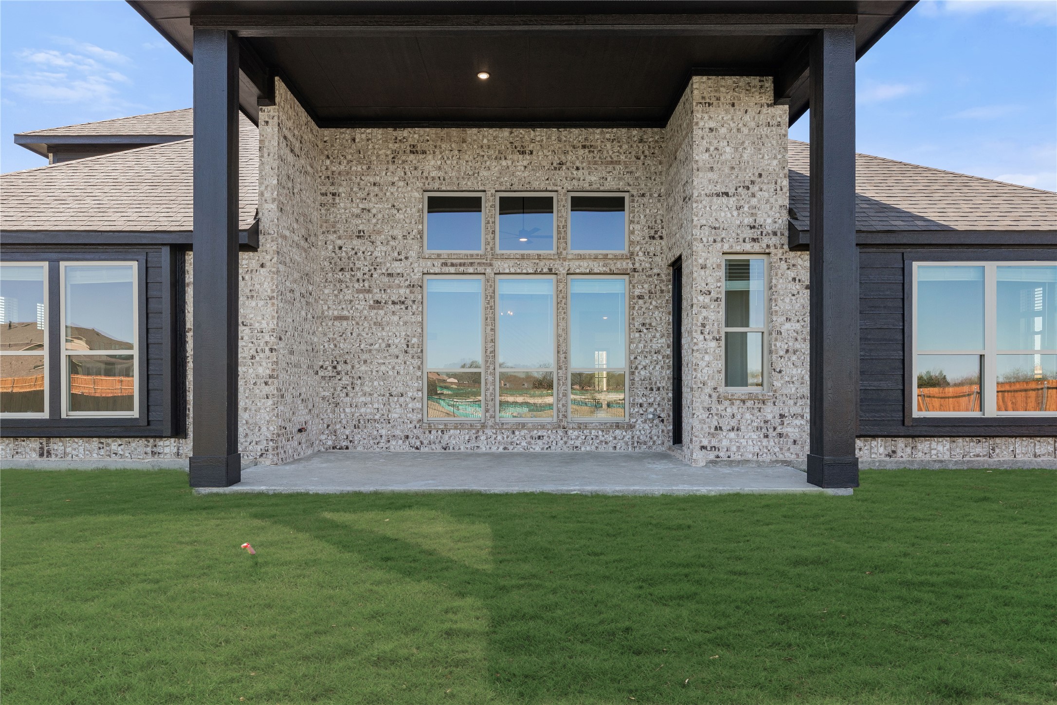 546 Hearthstone Boulevard Red Oak TX 75154