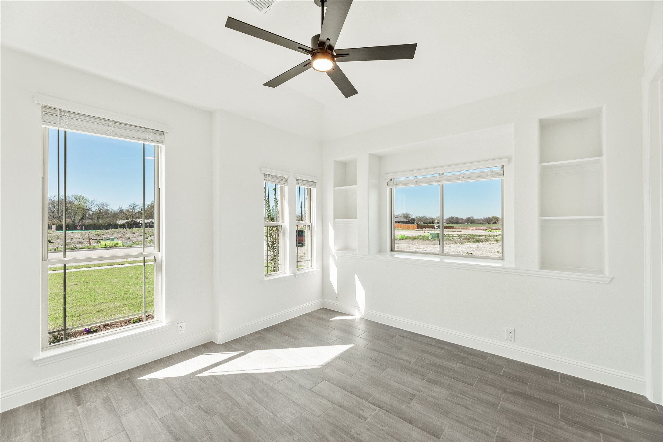 546 Hearthstone Boulevard Red Oak TX 75154